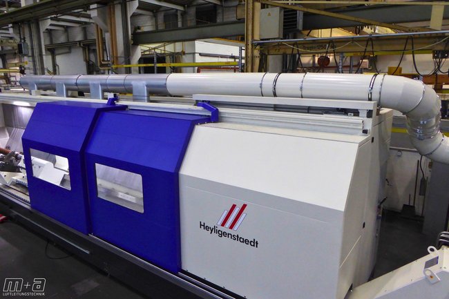Individuell gefertigte Luftleitung in einer Werkzeugmaschine zur Absaugung von Ölnebel und Prozessluft Luftleitungssystem für Ölnebel-Absaugung im Maschinenbau